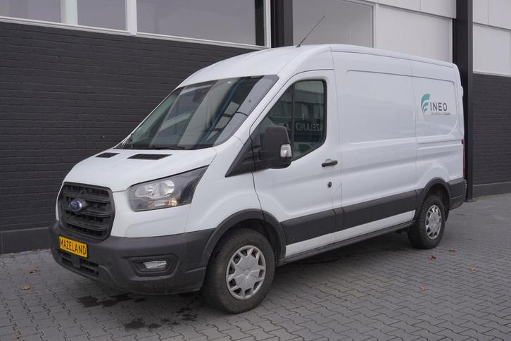 Ford Transit 2.0 TDCI 130PK L2H2 EURO 6, Auto's, Bestelauto's, Dealer onderhouden, Lease, Zwart, Handgeschakeld, Financial lease