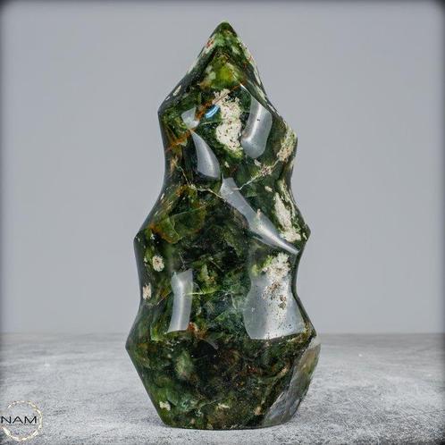 Zeer decoratieve chrysopraas vlam- 629.71 g, Verzamelen, Mineralen en Fossielen