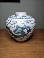 Vaas - Porselein - China - Doucai Draak pot, Antiek en Kunst