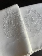 Coppia asciugamani in puro lino - Bloemrijke borduurlijst. -, Antiek en Kunst