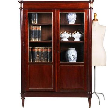 Louis Seize boekenkast in mahonie ca 1800 ronde hoeken goud beschikbaar voor biedingen