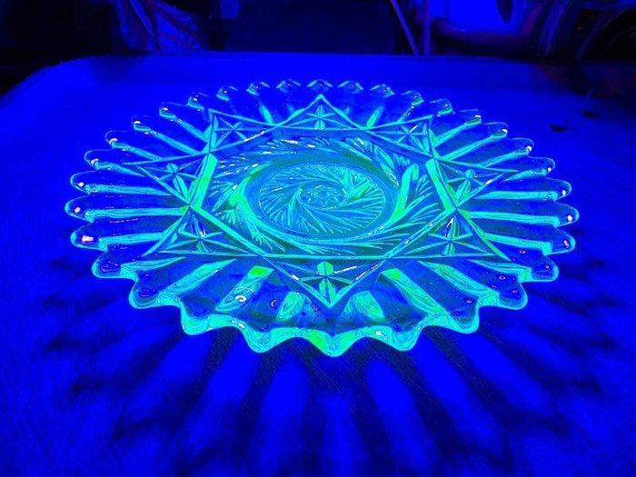 Bord (4) - uranium glass - Uraniumglas plaat, Antiek en Kunst, Antiek | Glas en Kristal