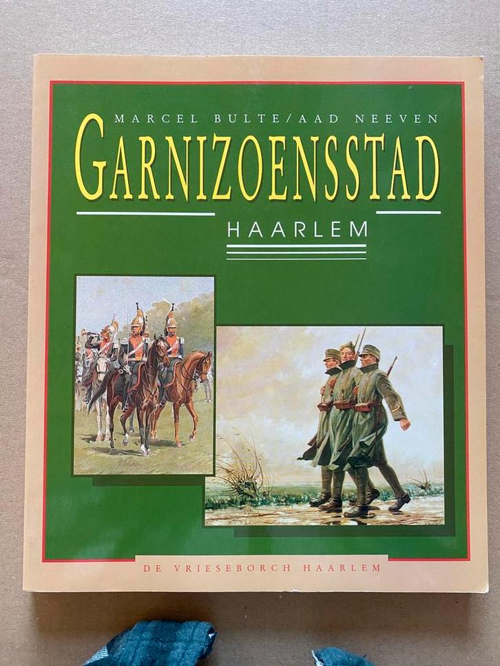 Garnizoensstad Haarlem - Militaire geschiedenis - nieuwstaat, Verzamelen, Militaria | Algemeen, Nederland, Boek of Tijdschrift