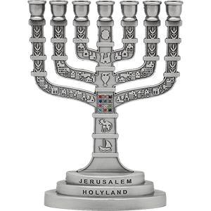 Klassiek model zilver kleurige Menorah gedecoreerd met de..., Huis en Inrichting, Woonaccessoires | Kandelaars en Kaarsen, Verzenden