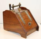 Bak - Hout, IJzer - 1e kwart 20e eeuw - Kolen bak met schep