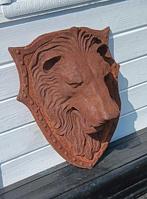 sculptuur, xxl gietijzeren leeuwenkop op een wapenschild 21, Antiek en Kunst, Curiosa en Brocante