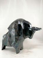 Vanessa Bonino - sculptuur, Geometric bull - 29 cm -