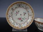 Kop en schotel - Porselein - Qianlong 1736-1795