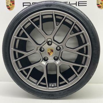 Porsche 992 2/4 ORIGINELE 20/21 RS Spyder met winterbanden beschikbaar voor biedingen