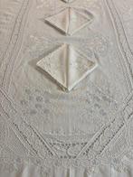 Tafelkleed (13) - 260 cm - 160 cm - Handborduurwerk