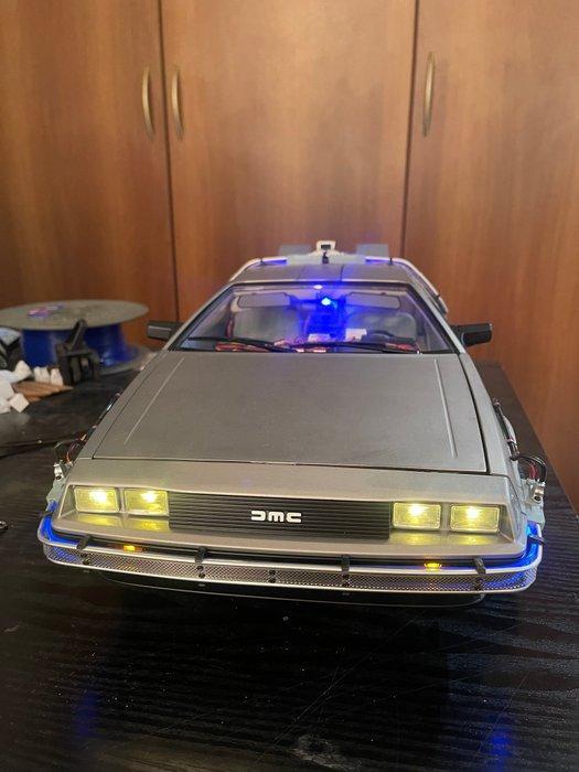 Eaglemoss 1:8 - Modelauto - DeLorean DMC-12 Back to the, Hobby en Vrije tijd, Modelauto's | 1:5 tot 1:12