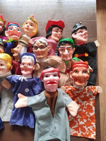 Unknown - Figuur - Set van 25 handpoppen met diverse beschikbaar voor biedingen
