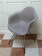 Vitra Eames DAR plastic armchair, Huis en Inrichting, Stoelen, Nieuw