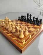 Schaakspel - in legno con scacchiera intarsiata – Italia,
