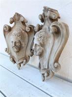 Figuur - Friezen met heraldiek, Griekse hoofden, gesmolten
