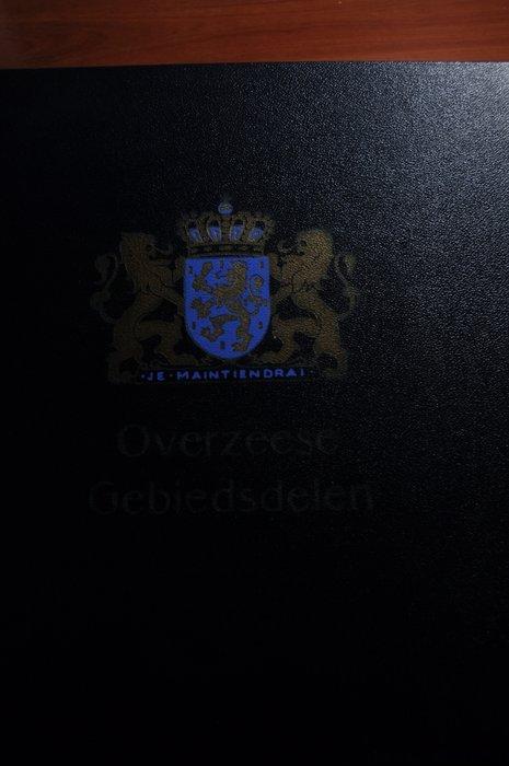 Nederlandse Overzeese gebieden - Verzameling met o.a., Postzegels en Munten, Postzegels | Nederland