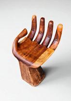 Stoel - Teak - Beeldhouwwerk / stoel in de vorm van een hand, Antiek en Kunst