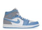 Air Jordan 1 Mid University Blue Grey (2022) | Nieuw