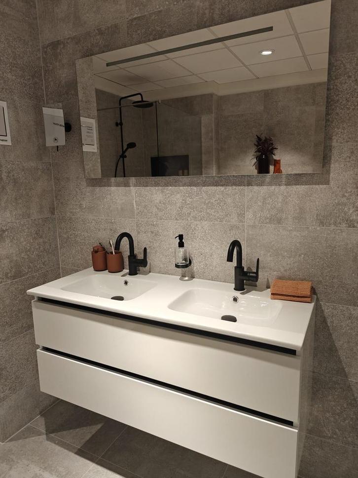 Showmodel badmeubel glans wit greeploos 120cm - 0005, Huis en Inrichting, Badkamer | Badkamermeubels, Wastafelkast, Nieuw, 100 tot 150 cm