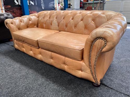 Chesterfield Deal  Golden Oak Leren 3 Zits Chesterfield Bank, Huis en Inrichting, Banken | Bankstellen, Gebruikt, Leer, Driepersoons