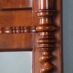 Biedermeier spiegel ca 1835 met onder en boven een bloemmaho, Antiek en Kunst, Ophalen of Verzenden