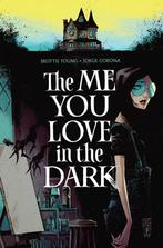 The Me You Love In The Dark - Als nieuw, Boeken, Strips | Comics, Verzenden, Zo goed als nieuw