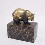 Bronzen wandelende panda op marmeren voet (Interieur), Antiek en Kunst, Kunst | Beelden en Houtsnijwerken, Verzenden