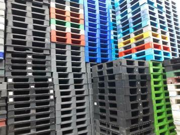 Diverse partijen zware kunststof pallets industrie pallet beschikbaar voor biedingen