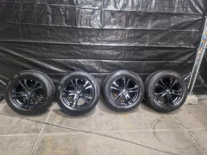 Renault wielen 17 inch met winterbanden, Auto-onderdelen, Banden en Velgen, 17 inch, Winterbanden, 225 mm, Personenwagen, Gebruikt