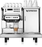 Nespresso Aguila 220, Witgoed en Apparatuur, Koffiezetapparaten, 10 kopjes of meer, Zo goed als nieuw, Koffiemachine, Koffiepads en cups