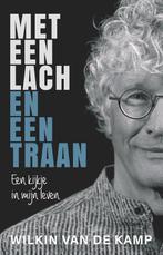 9789490254995 Met een lach en een traan | Tweedehands, Boeken, Verzenden, Zo goed als nieuw, Wilkin van de Kamp