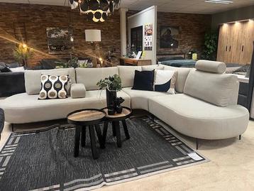 Showmodel hoekbank incl. hoofdsteun van 2399.- nu 1395.- beschikbaar voor biedingen