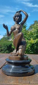 sculptuur, scarab dancer - 24 cm - brons marmer