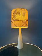 Elegant Mid Century Desk lamp With Beautifully Patterned Sha, Huis en Inrichting, Lampen | Tafellampen, Ophalen of Verzenden, Nieuw