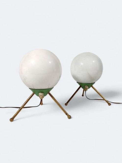 Nachtlampje - Opaline glas - Set van twee tafellampen in, Antiek en Kunst, Kunst | Designobjecten
