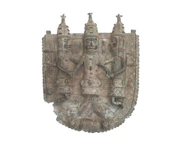 Benin bronzen plaquette in houten kist, Nigeria 20e eeuw beschikbaar voor biedingen
