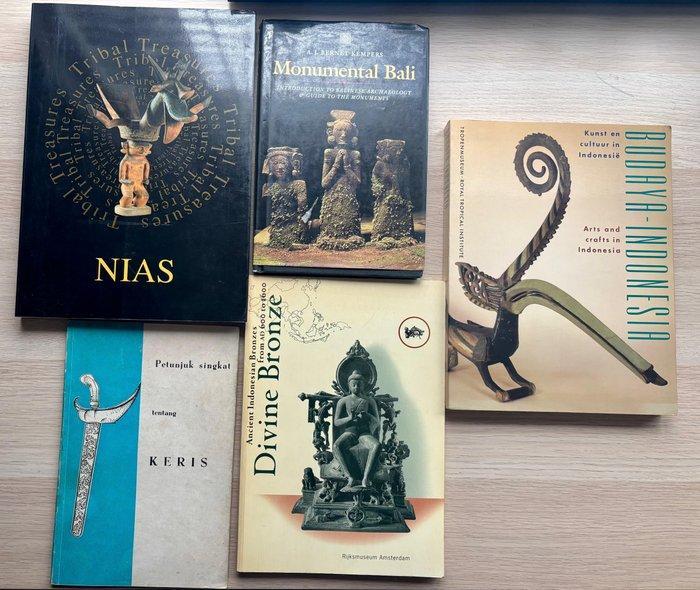 . Diverse culturen 5 Books Asian Art / Crafts and Cultures, Postzegels en Munten, Munten | Azië