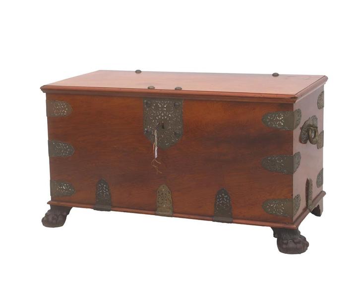 Een koloniale kampferhouten kist, Indonesië, 19e/20e eeuw, Huis en Inrichting, Woonaccessoires | Kisten, Gebruikt