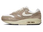 Nike Air Max 1 87 SE Hangul Day - Maat 41 EU, Kleding | Heren, Schoenen, Ophalen of Verzenden, Nieuw, Nike