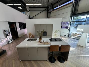 Showroom keuken beschikbaar voor biedingen