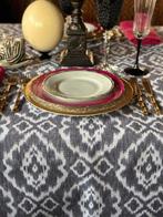 Ottomaanse stoel met ikat-stijl voor grote tafels.