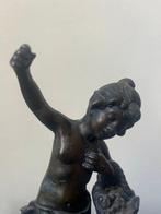 Beeld, Jongetje met mand - 25 cm - Brons, Antiek en Kunst, Antiek | Keramiek en Aardewerk