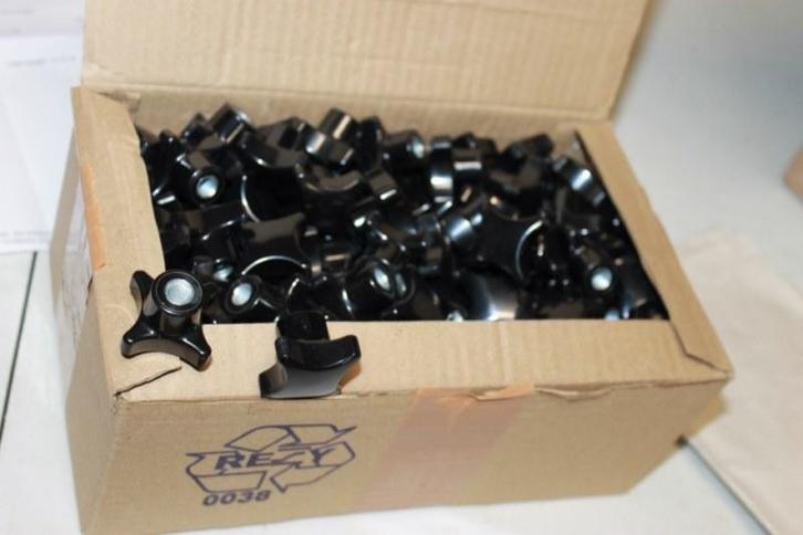 HandKnop thermosetting  bakeliet 40 mm  5 doos a200 stuks, Diversen, Rommelmarktspullen