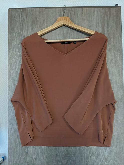 UNIQLO V-Neck Brown Top (Size M), Kleding | Dames, Tops, Nieuw, Verzenden
