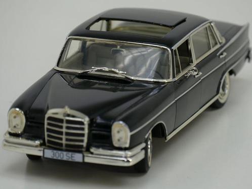 Schaal 1:18 Revell 9050 Mercedes 300 SE #944 (Automodellen), Hobby en Vrije tijd, Modelauto's | 1:18, Gebruikt, Revell, Ophalen of Verzenden