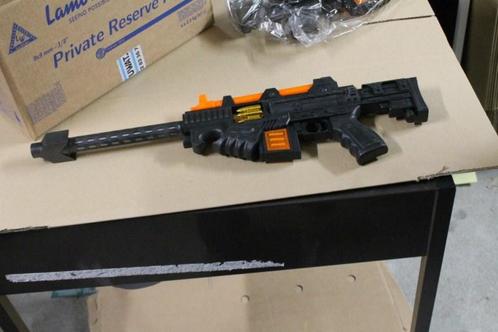 Speelgoed geweer zwart oranje 1 x deee mist bat klepje, Diversen, Overige Diversen, Nieuw, Verzenden