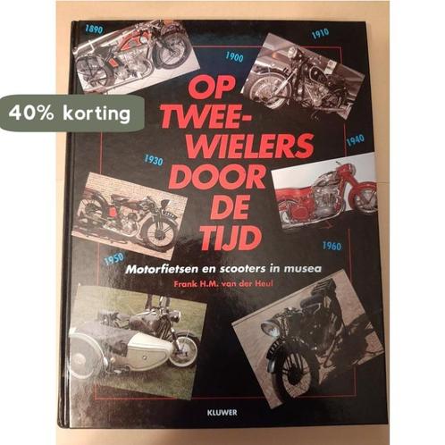 Op tweewielers door de tijd 9789020126709, Boeken, Overige Boeken, Gelezen, Verzenden