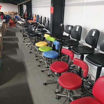 Grote voorraad werkstoelen hoge bureaustoel werkplaatsstoel