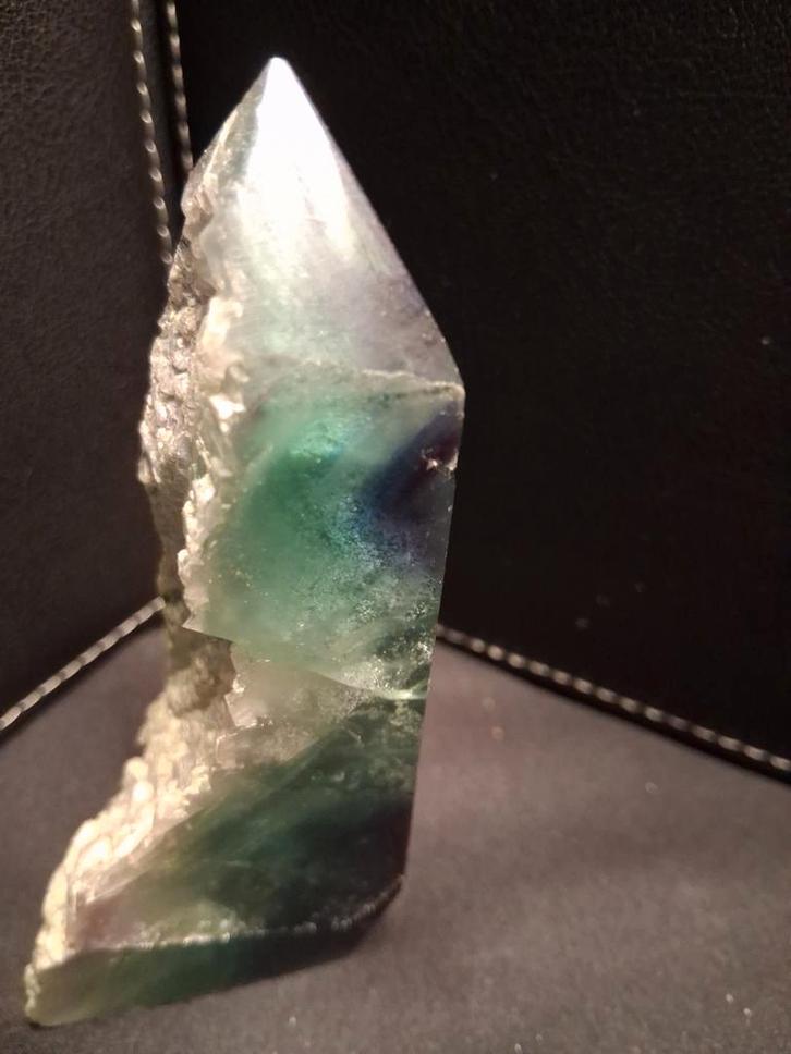Bicolor fluorite Tower - 10 cm high - Fluorite crystal tower, Verzamelen, Mineralen en Fossielen, Verzenden