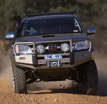 ARB Deluxe Bumper - Toyota Hilux 2005-2011 4x4 w/ beschikbaar voor biedingen
